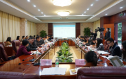 市救助管理站街头送“清凉”
